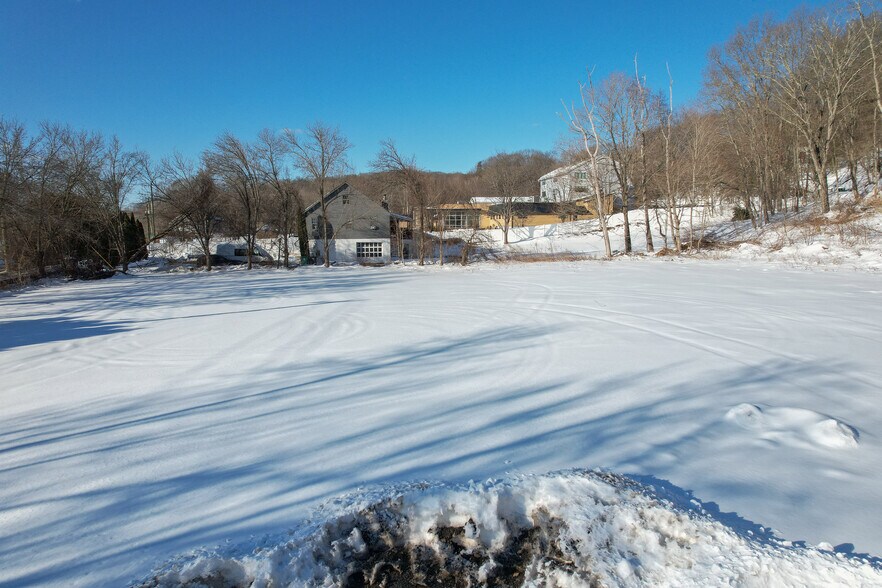 More Photos Of 292 Roosevelt Dr, Seymour Garden Center For Lease