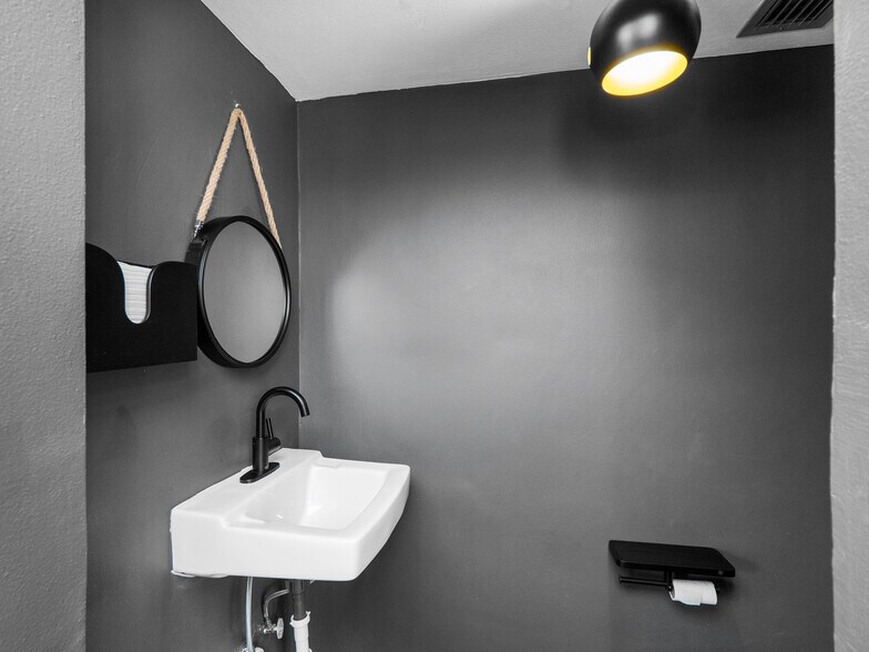 More Photos Of 245 E Adams St, Jacksonville Loft Creative Space For Lease