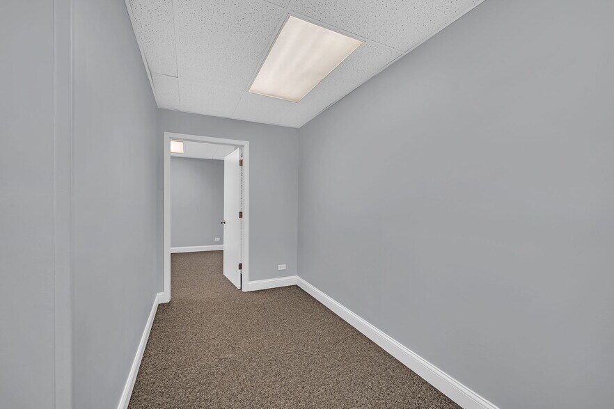 More Photos Of 3S340 Rockwell St, Warrenville Manufacturing For Lease