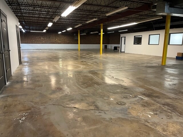 More Photos Of 108 S Walnut Cir, Greensboro Warehouse For Sale