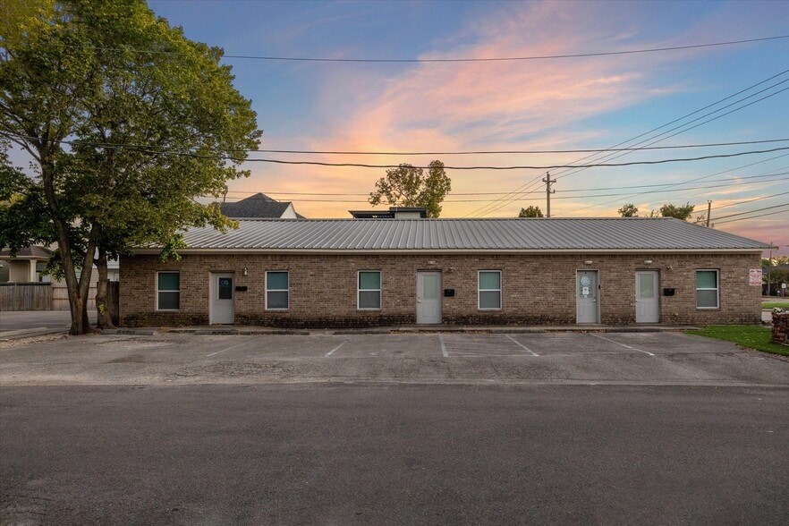 More Photos Of 6212 N Main St, Houston Office For Lease