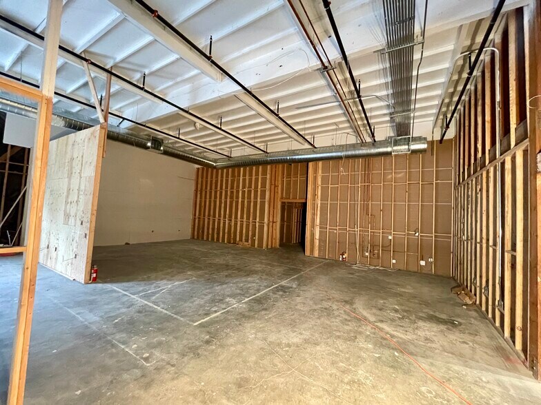 More Photos Of 2520 Santa Monica Blvd, Santa Monica Storefront For Lease