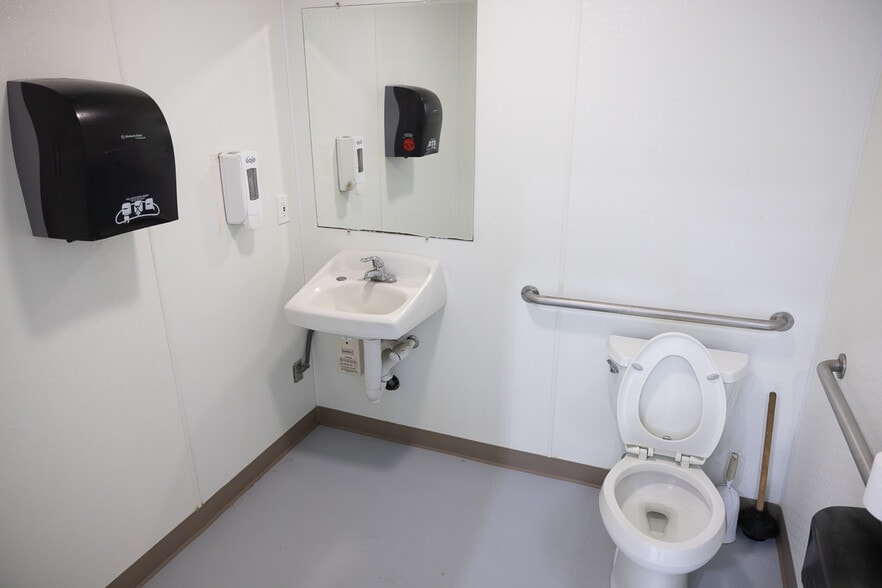 More Photos Of 3466 Brickway Blvd, Santa Rosa Warehouse For Lease