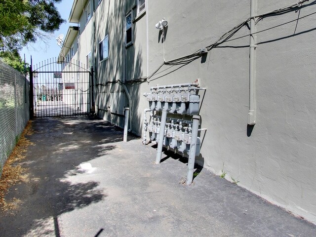 More Photos Of 2505-2525 10th Ave, Oakland Apartments For Sale