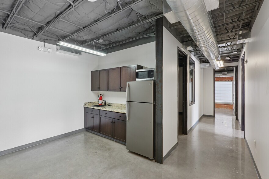 More Photos Of 3217 Montrose Blvd, Houston Office For Lease