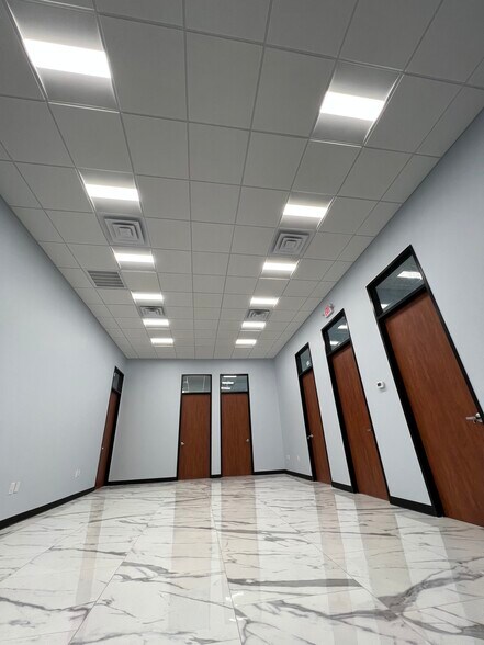 More Photos Of 18630 Intercontinental Crossing Dr, Houston Warehouse For Lease