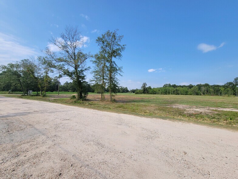 More Photos Of 0 Lakeville Dr, Kingwood Land For Sale