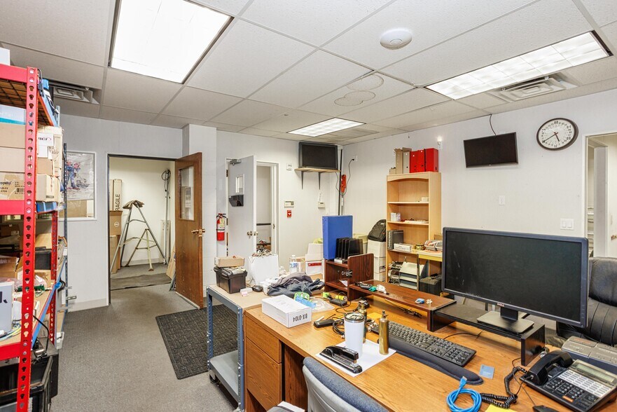 More Photos Of 835 SE 17th Ave, Portland Office For Sale