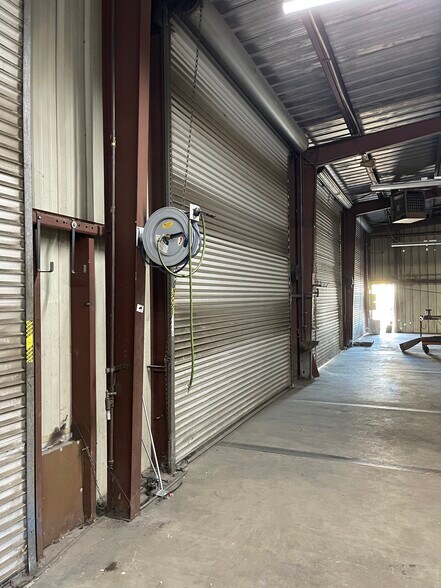 More Photos Of 971 F St, West Sacramento Service For Lease