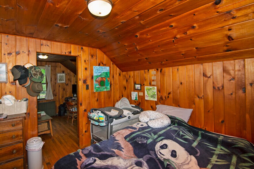 More Photos Of 8789 Seneca Trail South, Ronceverte Office For Sale