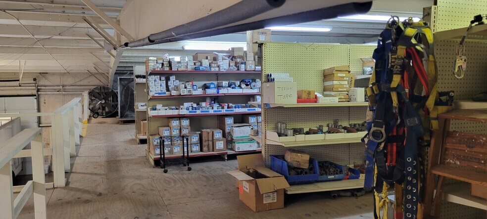 More Photos Of 4882 English Towne Dr, Memphis Warehouse For Lease