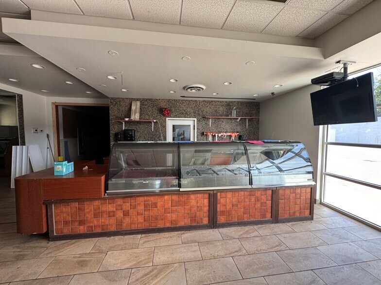 More Photos Of 174 Hamilton Rd, London Freestanding For Lease