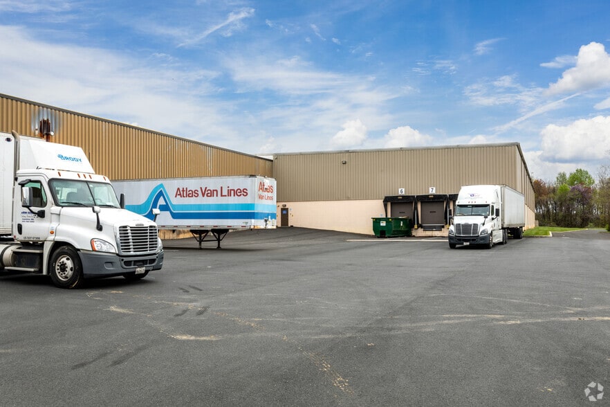 More Photos Of 9901 Blue Grass Rd, Philadelphia Warehouse For Lease
