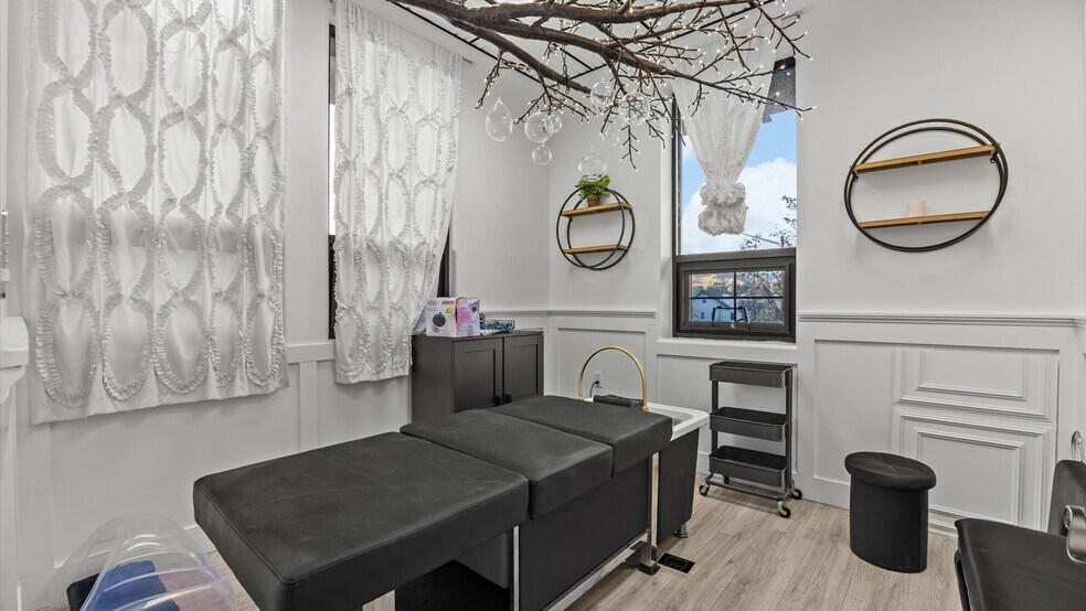 More Photos Of 450 West Ave, Rifle Office For Sale