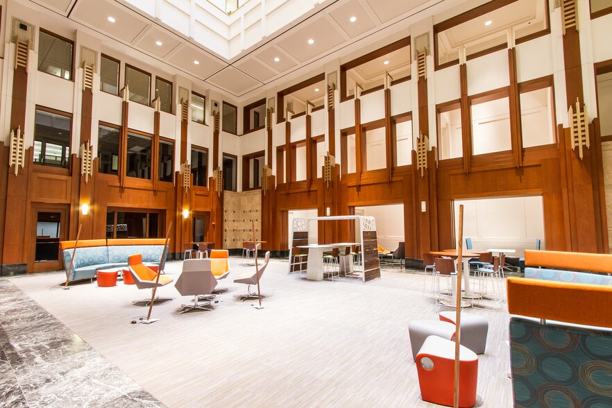 More Photos Of 227 W Monroe St, Chicago Office For Lease