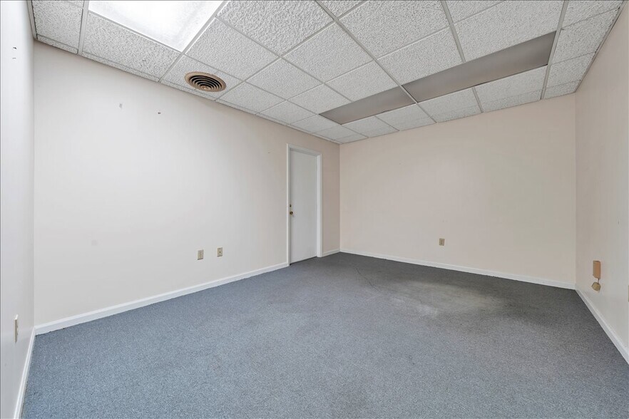 More Photos Of 356-358 Campbell Ave NW, Roanoke Office For Sale
