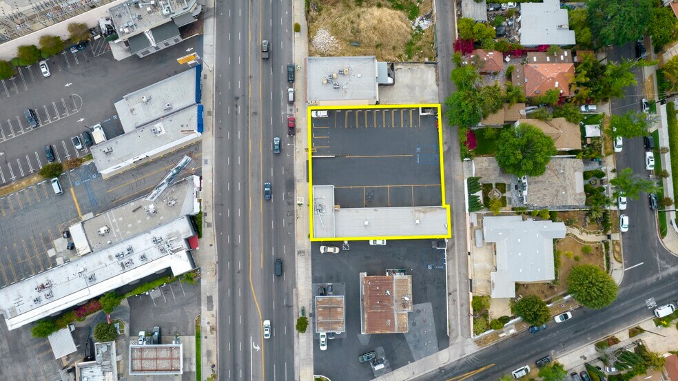 More Photos Of 18066 Ventura Blvd, Encino Auto Dealership For Sale