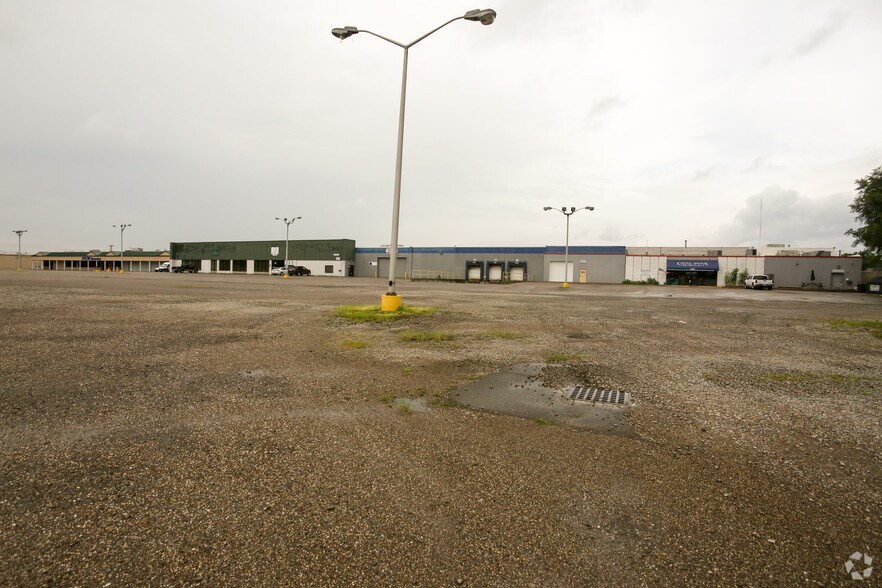 More Photos Of 1109-1139 Bowers Ave NW, New Philadelphia Warehouse For Sale