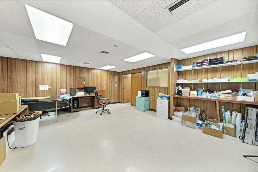 More Photos Of 1313 Cedar Post Ln, Houston Warehouse For Sale