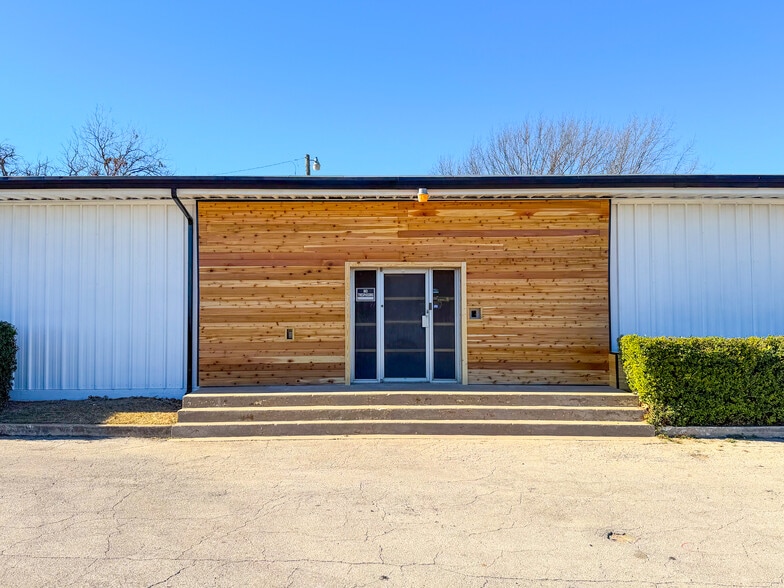 More Photos Of 3850 South Fwy, Fort Worth Flex For Sale