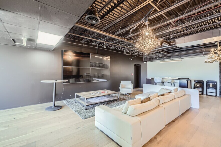 More Photos Of 5932-5934 McIntyre St, Golden Light Manufacturing For Sale