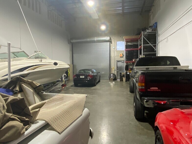More Photos Of 1805 S Powerline Rd, Deerfield Beach Warehouse For Lease