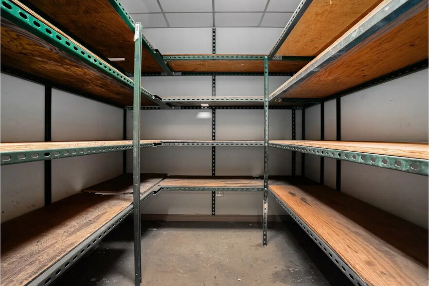 More Photos Of 124 S Nolan River Rd, Cleburne Flex For Lease