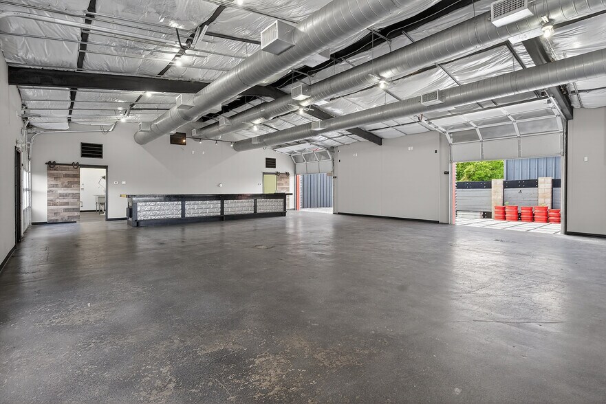 More Photos Of 2795 SW Wilshire Blvd, Burleson Flex For Lease