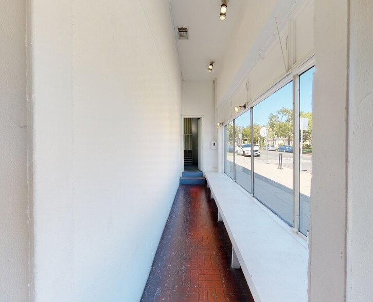 More Photos Of 13031 Montana Ave, Los Angeles Freestanding For Lease