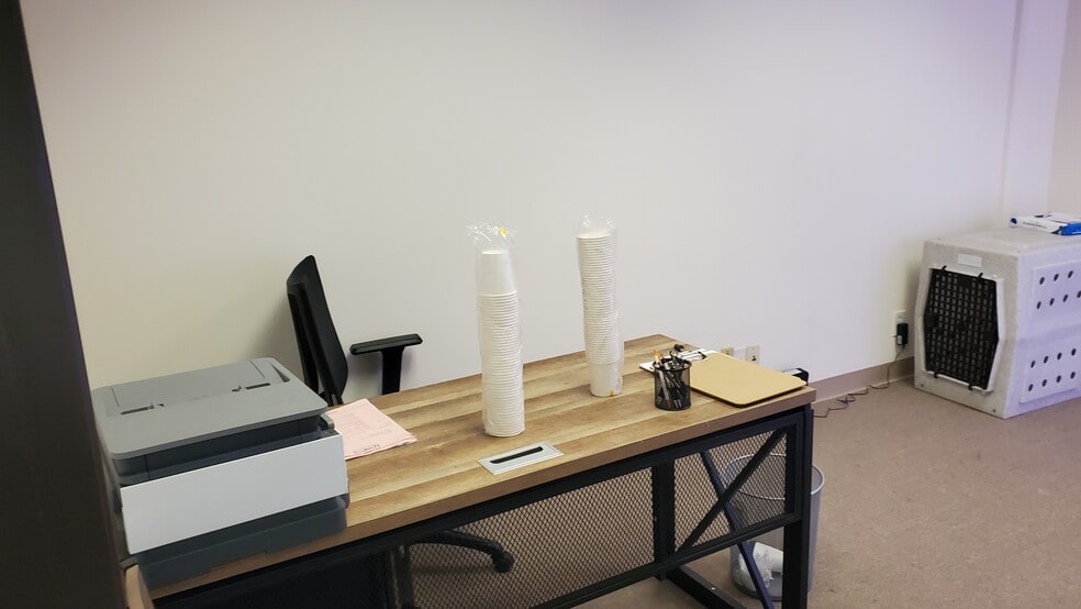 More Photos Of 2624-2626 Lavery Ct, Newbury Park Unknown For Lease