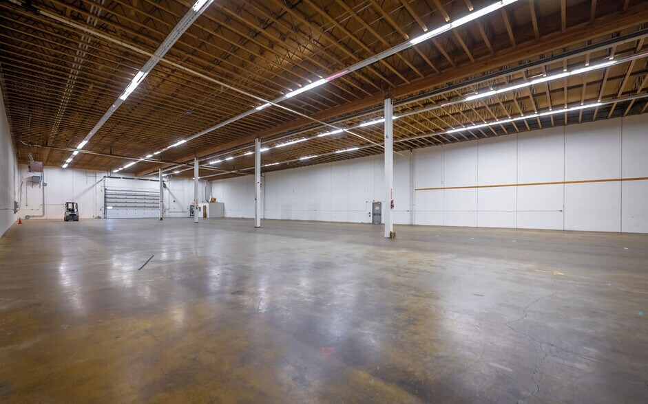 More Photos Of 6990 Greenwood St, Burnaby Light Manufacturing For Lease