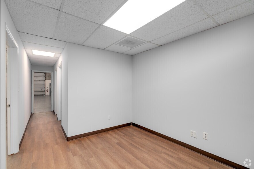 More Photos Of 3443-3479 Parkway Center Ct, Orlando Unknown For Lease