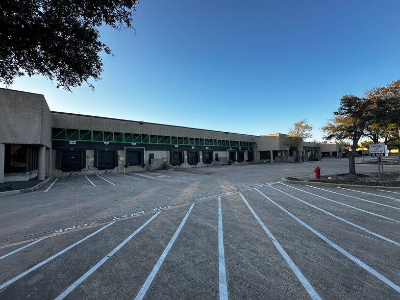 More Photos Of 2214 Braker Ln, Austin Distribution For Lease