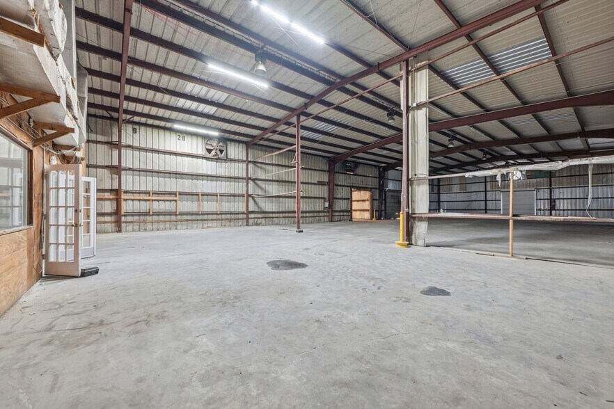More Photos Of 619 Cassat Ave, Jacksonville Warehouse For Lease