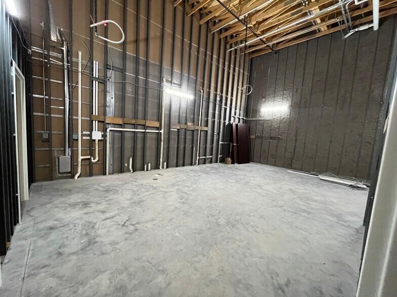 More Photos Of 6221 S Western Ave, Sioux Falls General Retail For Lease