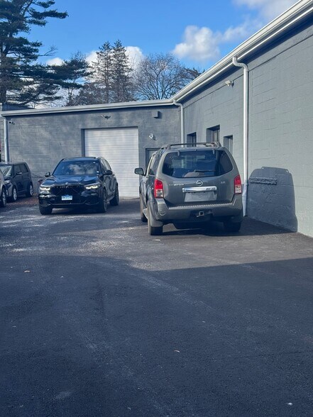 More Photos Of 8 Van Tassell Ct, Norwalk Flex For Lease