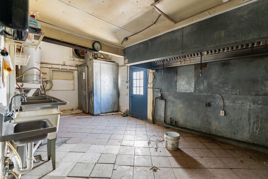 More Photos Of 3063 Main St, Ingleside Restaurant For Sale