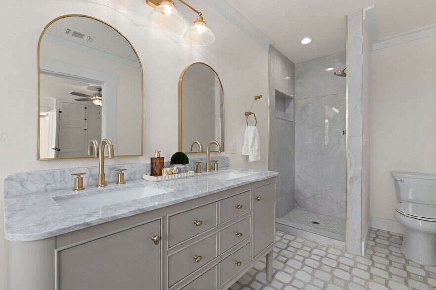 More Photos Of 824 High St, Comfort Winery Vineyard For Sale