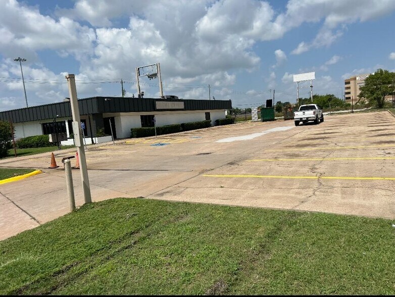 More Photos Of 13131 East Fwy, Houston Freestanding For Sale