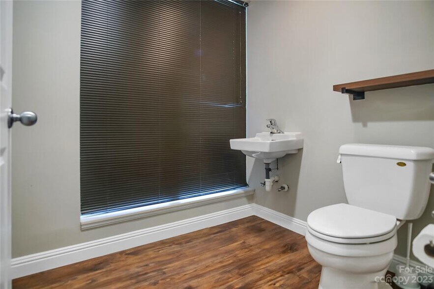 More Photos Of 510 W King St, Kings Mountain Medical For Lease