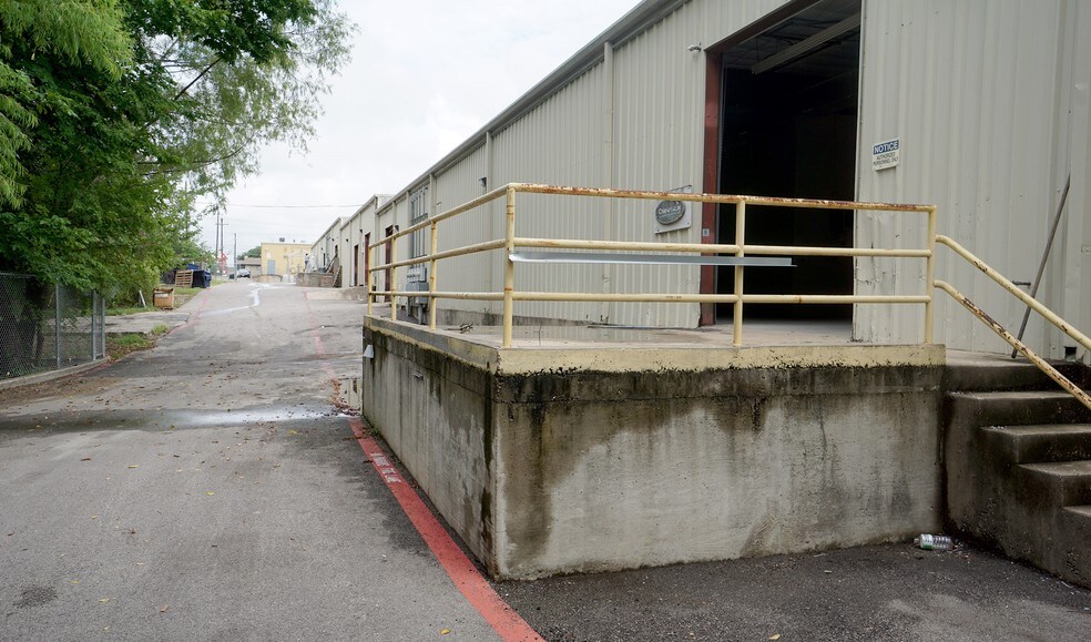 More Photos Of 1515 Dungan Ln, Austin Warehouse For Sale