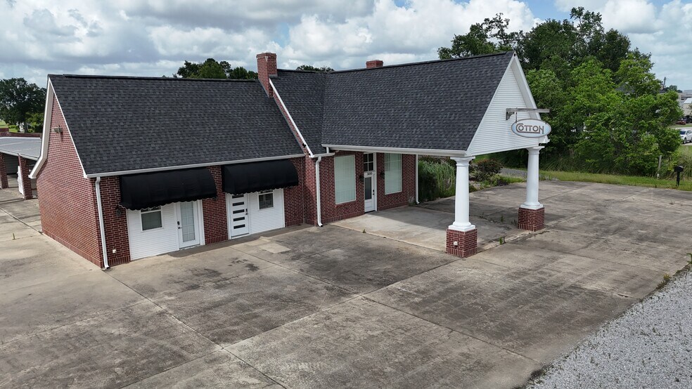 More Photos Of 3010 Country Club Rd, Lake Charles Loft Creative Space For Lease