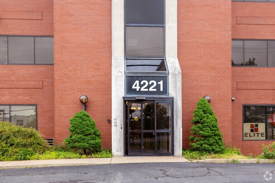 More Photos Of 4221 Walney Rd, Chantilly Office For Lease