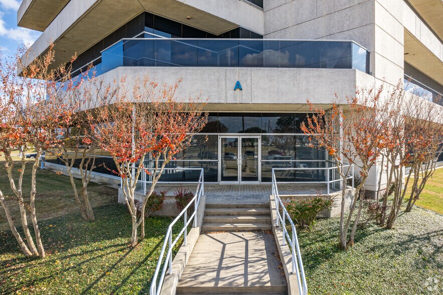 More Photos Of 18325 Waterview Pky, Dallas Office For Lease