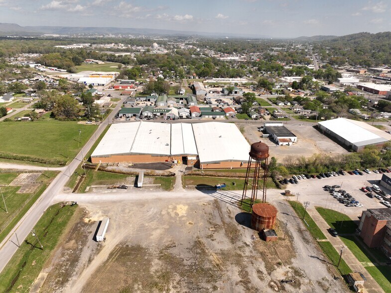 More Photos Of 418-420 W Lake Ave, Rossville Warehouse For Sale