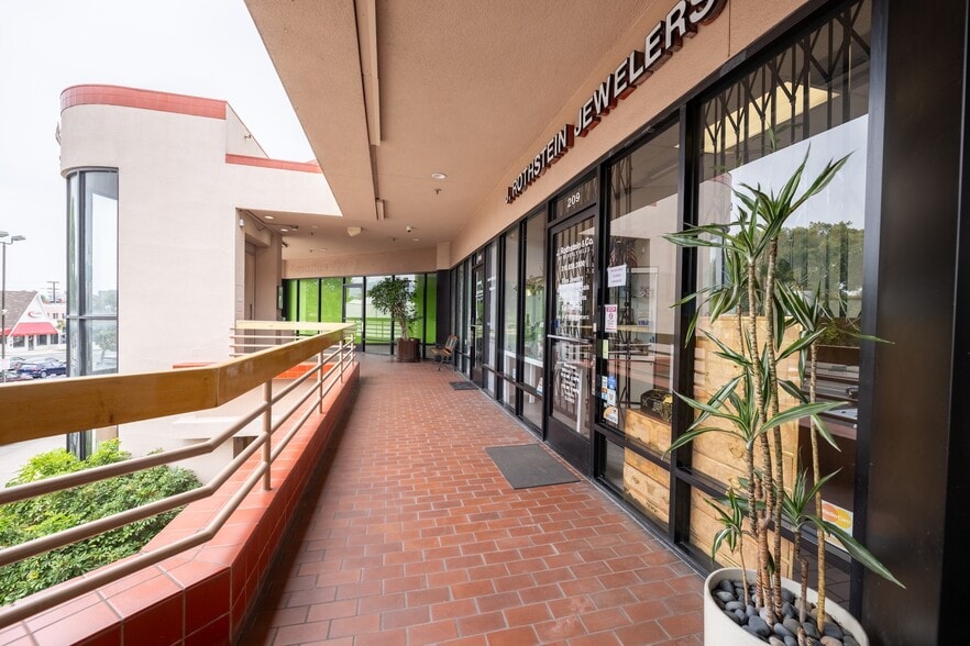 More Photos Of 8950 W Olympic Blvd, Beverly Hills Storefront Retail Office For Sale