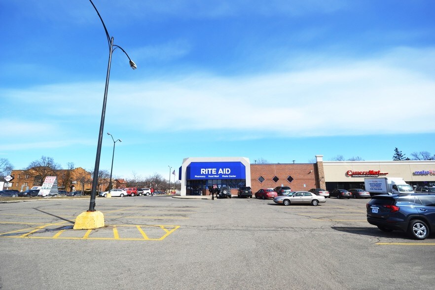 More Photos Of 3-71 S Telegraph Rd, Pontiac Freestanding For Lease