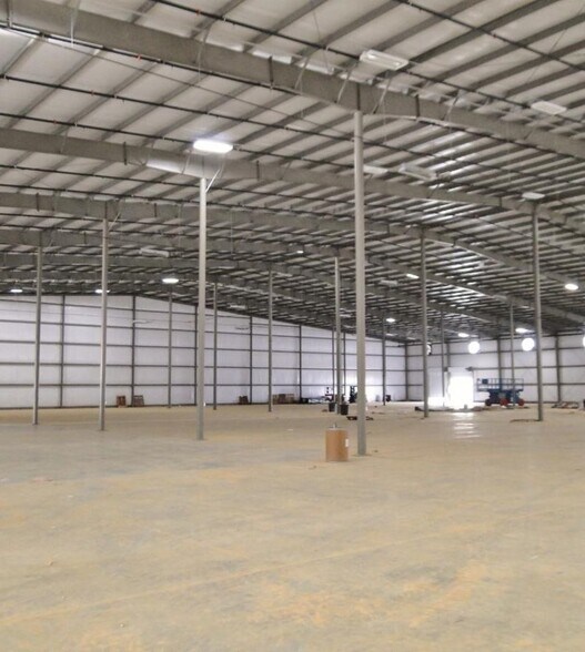 More Photos Of 1180 Commerce Dr, Tuscaloosa Warehouse For Lease