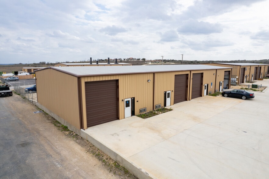 More Photos Of 7977 Old Bastrop Rd, New Braunfels Unknown For Lease