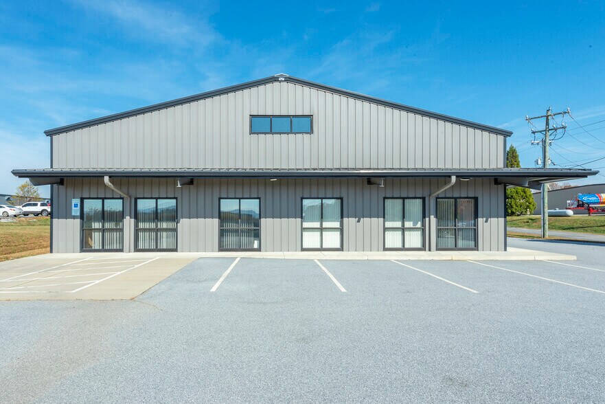 More Photos Of 25 Reeds Way, Flat Rock Warehouse For Lease